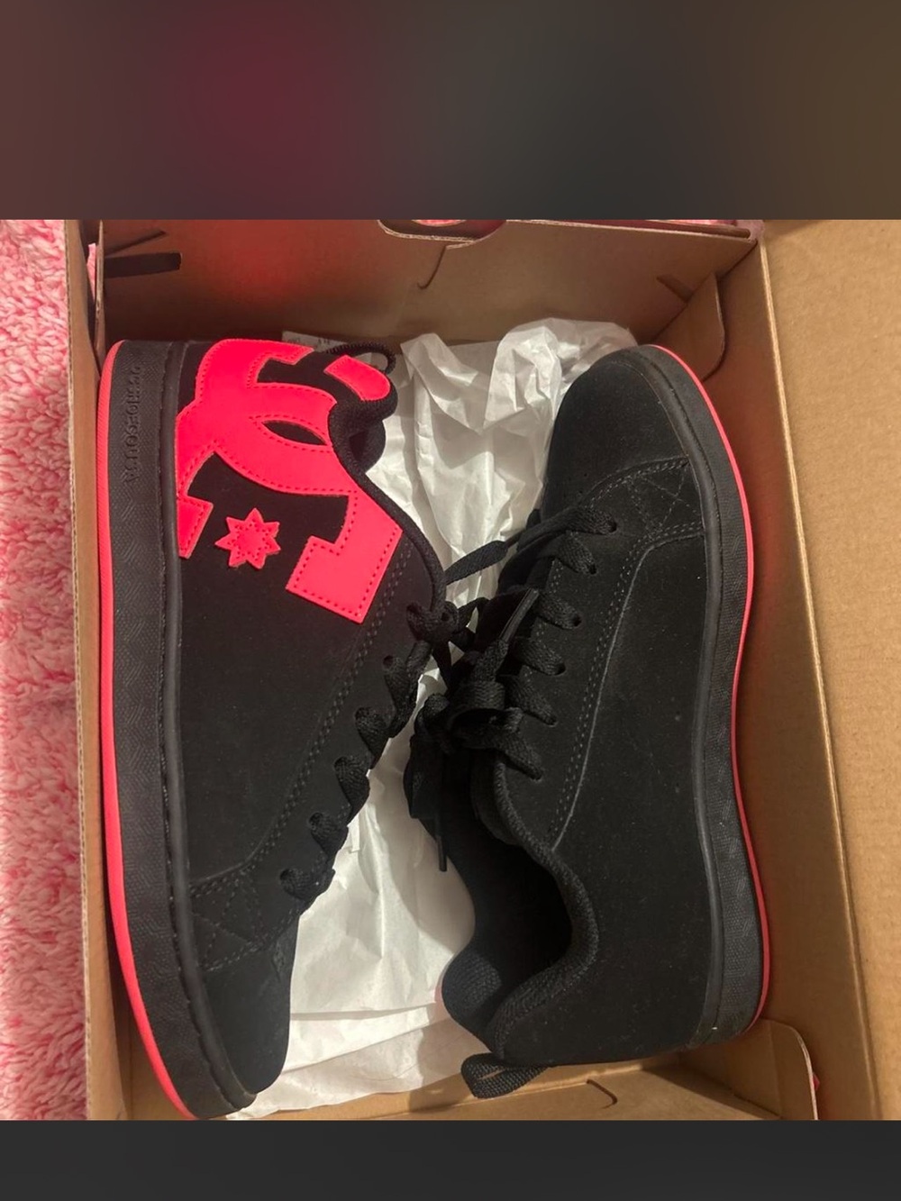 DC Women's Black Sneakers with red Logo